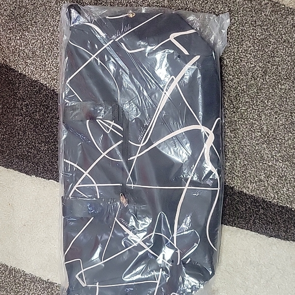 *HP* NEW Mali + Lili Weekender Bag Black Abstract - Picture 3 of 5